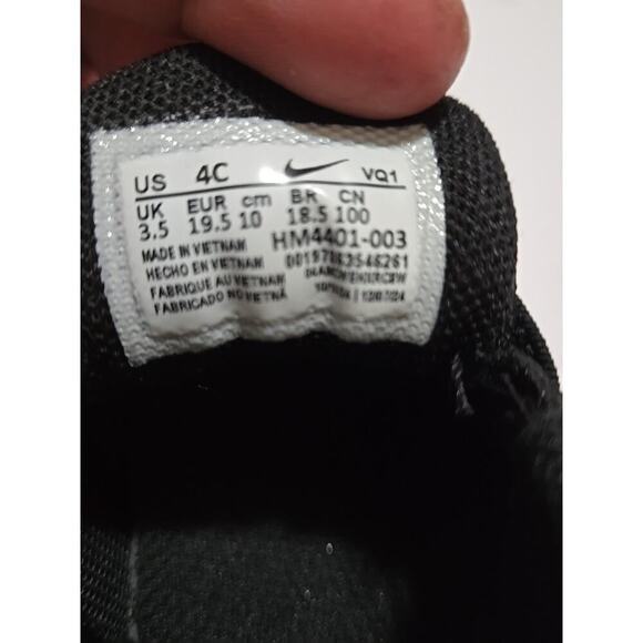 Nike Cosmic Runner TD (toddler ) HM4401 black and white sneaker NIB sz 4C - Picture 10 of 13